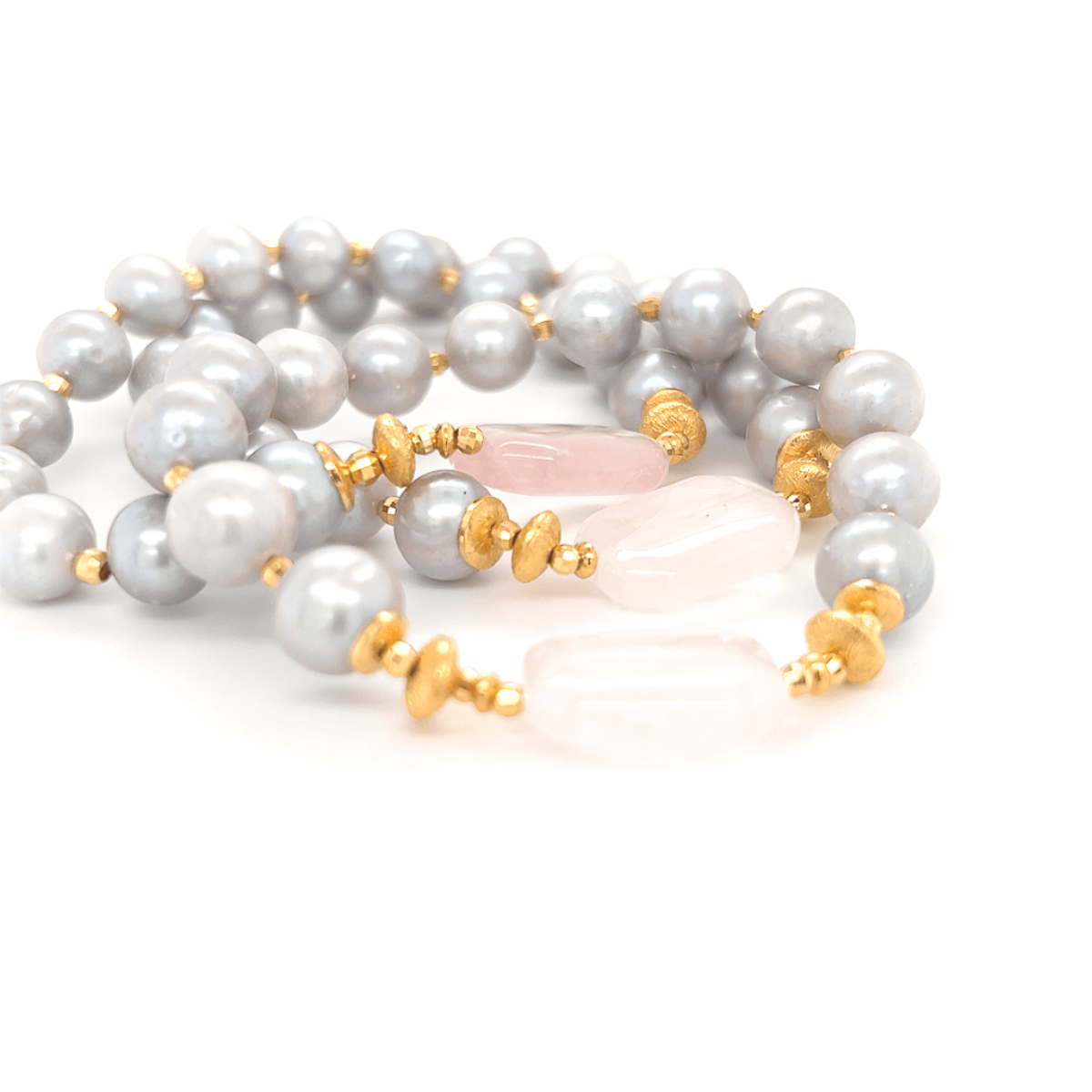 Bransoletka zapinana z szarej perły. Ewa Mrochen Jewellery