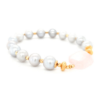 Bransoletka zapinana z szarej perły. Ewa Mrochen Jewellery