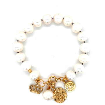 Bransoletka zapinana z białej perły. Ewa Mrochen Jewellery