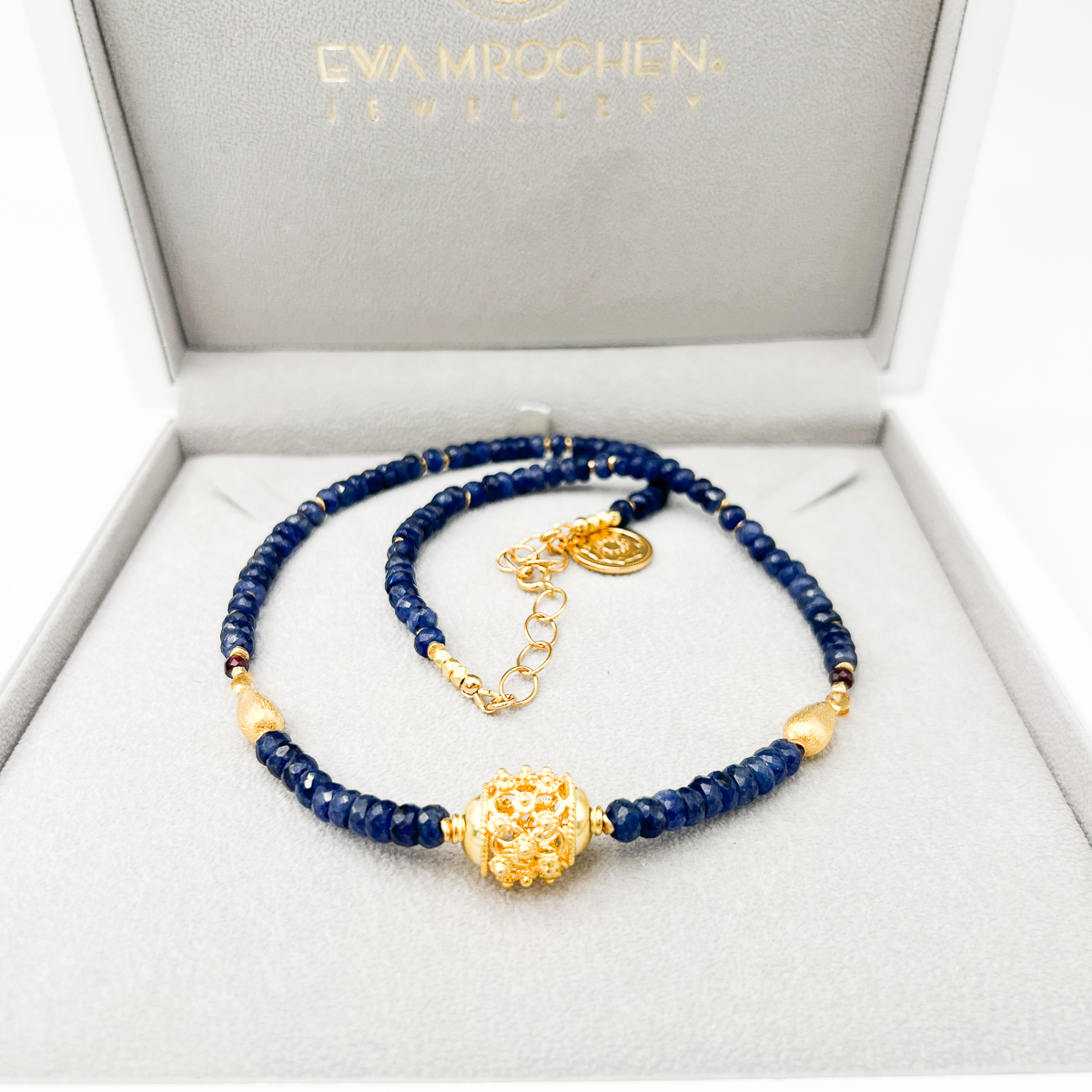 Luksusowy naszyjnik z naturalnych szafirów. Autorska biżuteria Ewa Mrochen Jewellery