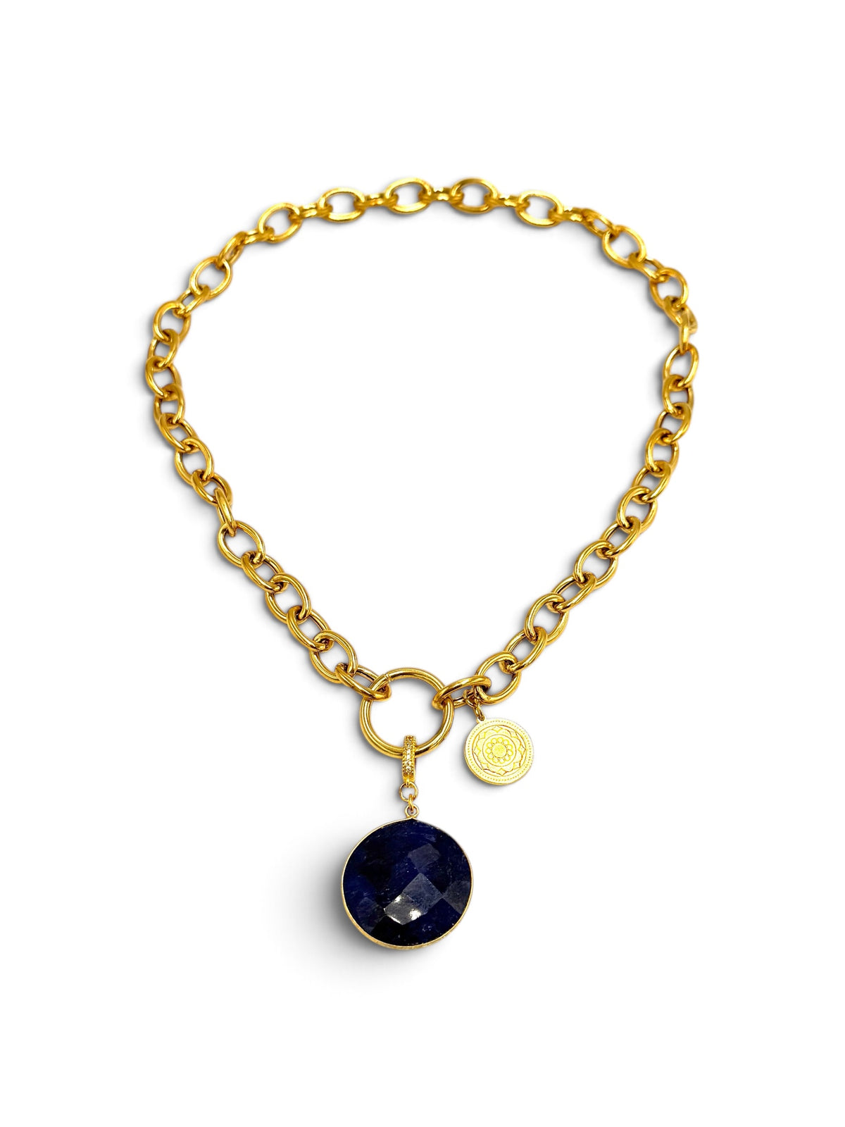 Naszyjnik Ewa Mrochen Jewellery z dużym szafirem Imperial, elegancki i ozdobny, na tle jasnego tła.