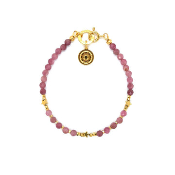 Różowa bransoletka z turmalinem od Ewa Mrochen Jewellery, zapinana, elegancki dodatek do stylizacji.
