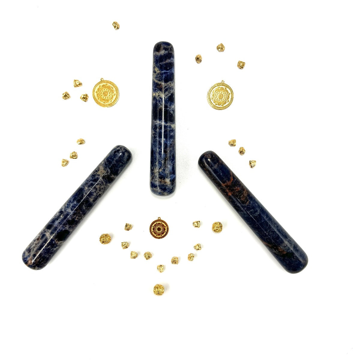 Amulet Sodalit od Ewa Mrochen Jewellery® z naturalnym kryształem sodalitu o duchowej energii i leczniczych właściwościach