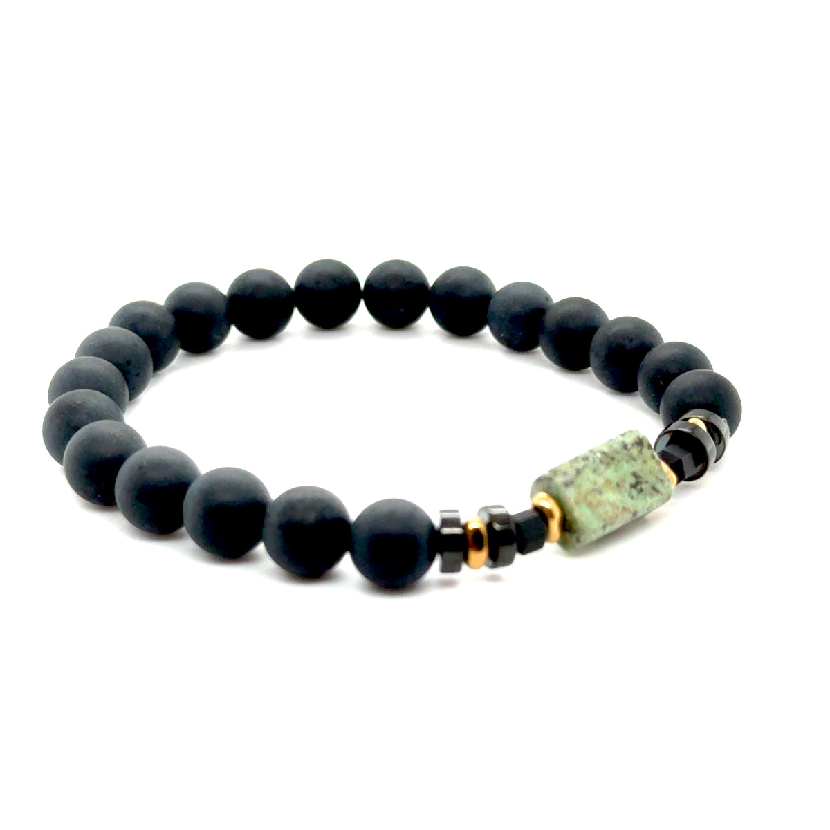 Bransoletka Ewa Mrochen Jewellery z agatem druzy i turkusem z Arizony, ozdobiona elementami wojownika, na naturalnym tle.