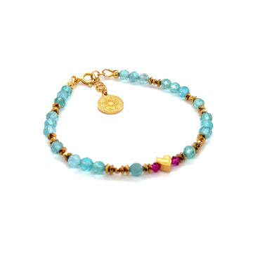 Bransoletka z apatytu od Ewa Mrochen Jewellery, ozdobiona sercem, elegancki dodatek do kobiecych stylizacji