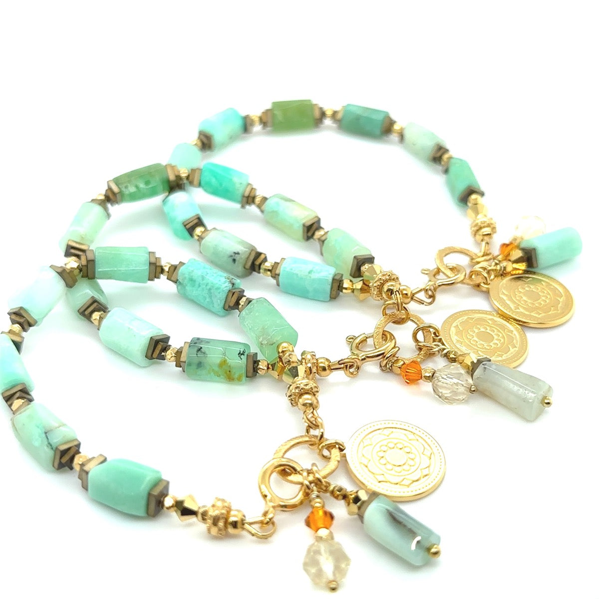 Bransoletka Chryzopraz Wibracje Pomyślności od Ewa Mrochen Jewellery, z naturalnymi kamieniami i delikatnym designem.