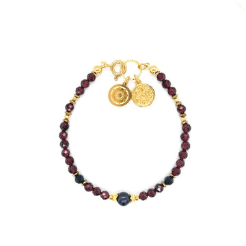 Bransoletka z granatu "Odwaga i Moc" od Ewa Mrochen Jewellery na zdjęciu, elegancka biżuteria z kamieniami naturalnymi.
