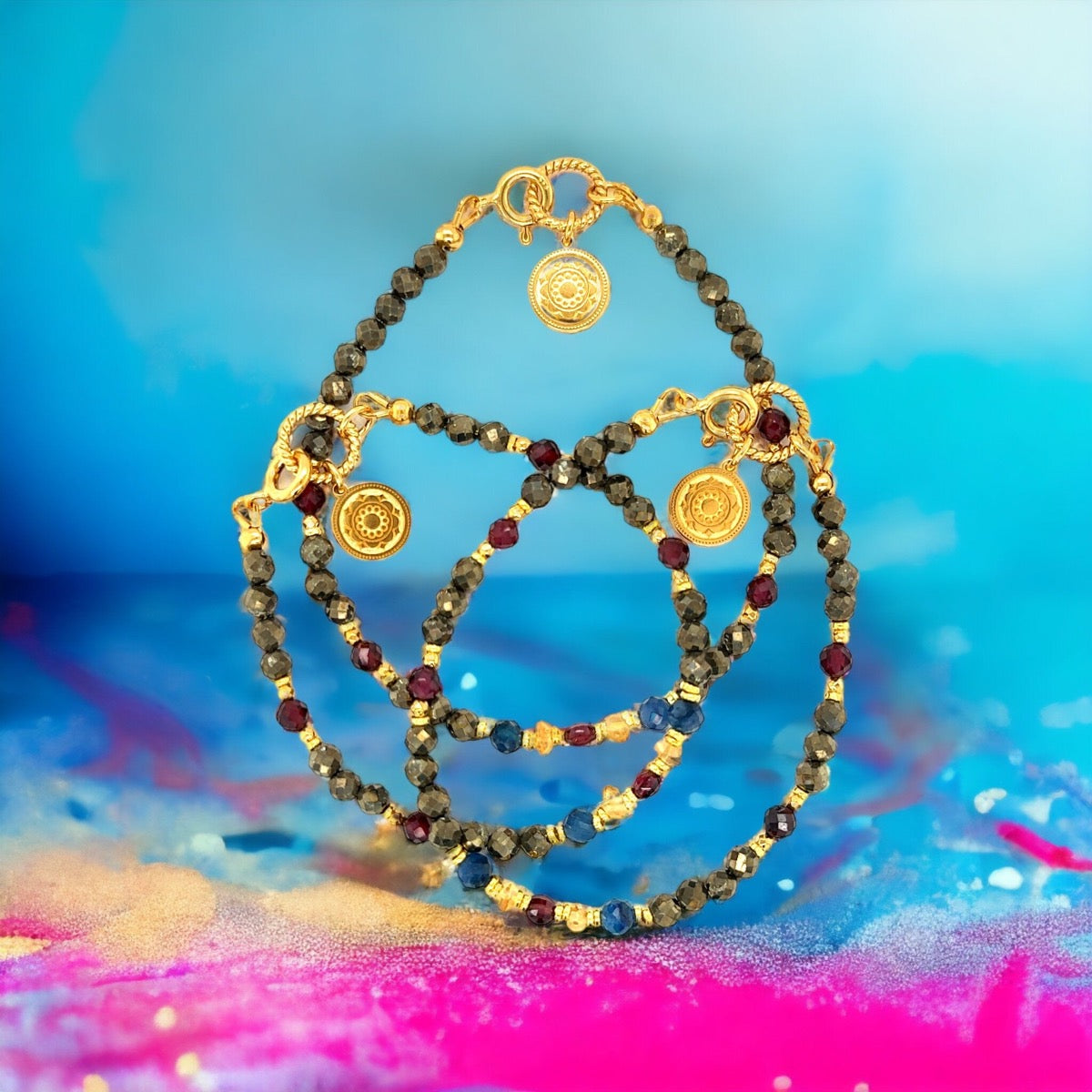 Bransoletka Ewa Mrochen Jewellery z piryt, kyanitem, cytrynem i granatem na ogrody spokoju i zmysłów, naturalne kamienie.