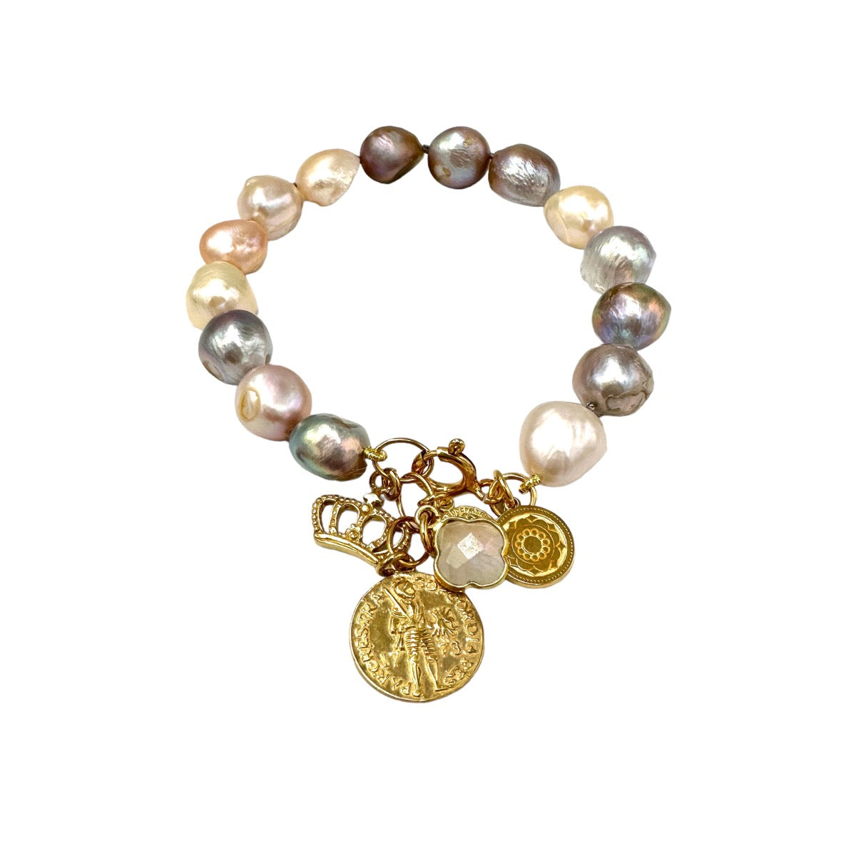 Różowa perła barokowa na delikatnej bransoletce Ewa Mrochen Jewellery, ozdobiona eleganckim wykończeniem, długość 15 cm.