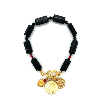 Srebrna bransoletka Szungit Klejnot Szamanki od Ewa Mrochen Jewellery, ręcznie wykonana, z elementami szamanskiej symboliki