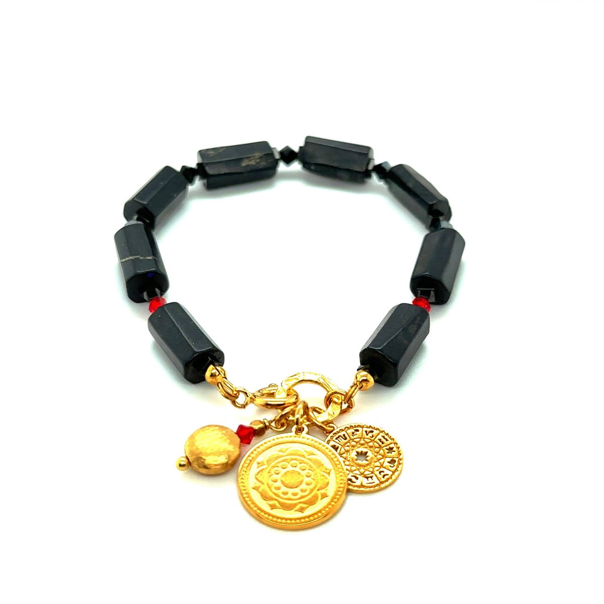 Bransoletka Szungit Klejnot Szamanki od Ewa Mrochen Jewellery, limitowana edycja z naturalnym kamieniem szungit na nadgarstku.