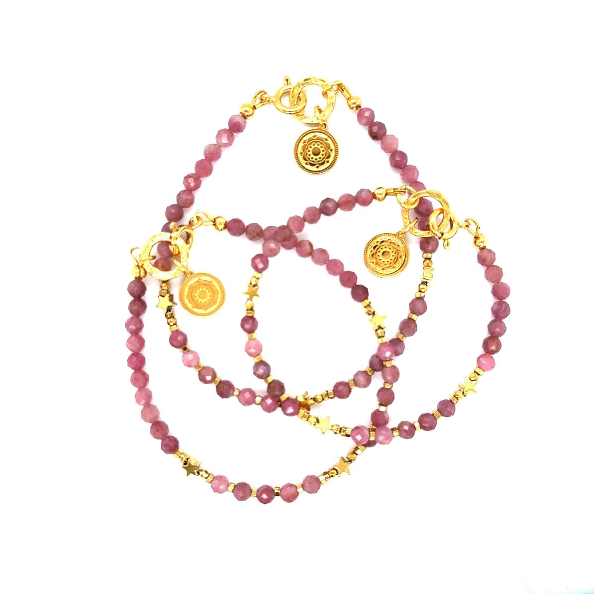 Różowa bransoletka z turmalinem od Ewa Mrochen Jewellery, elegancki dodatek z naturalnym kamieniem na delikatnym łańcuszku