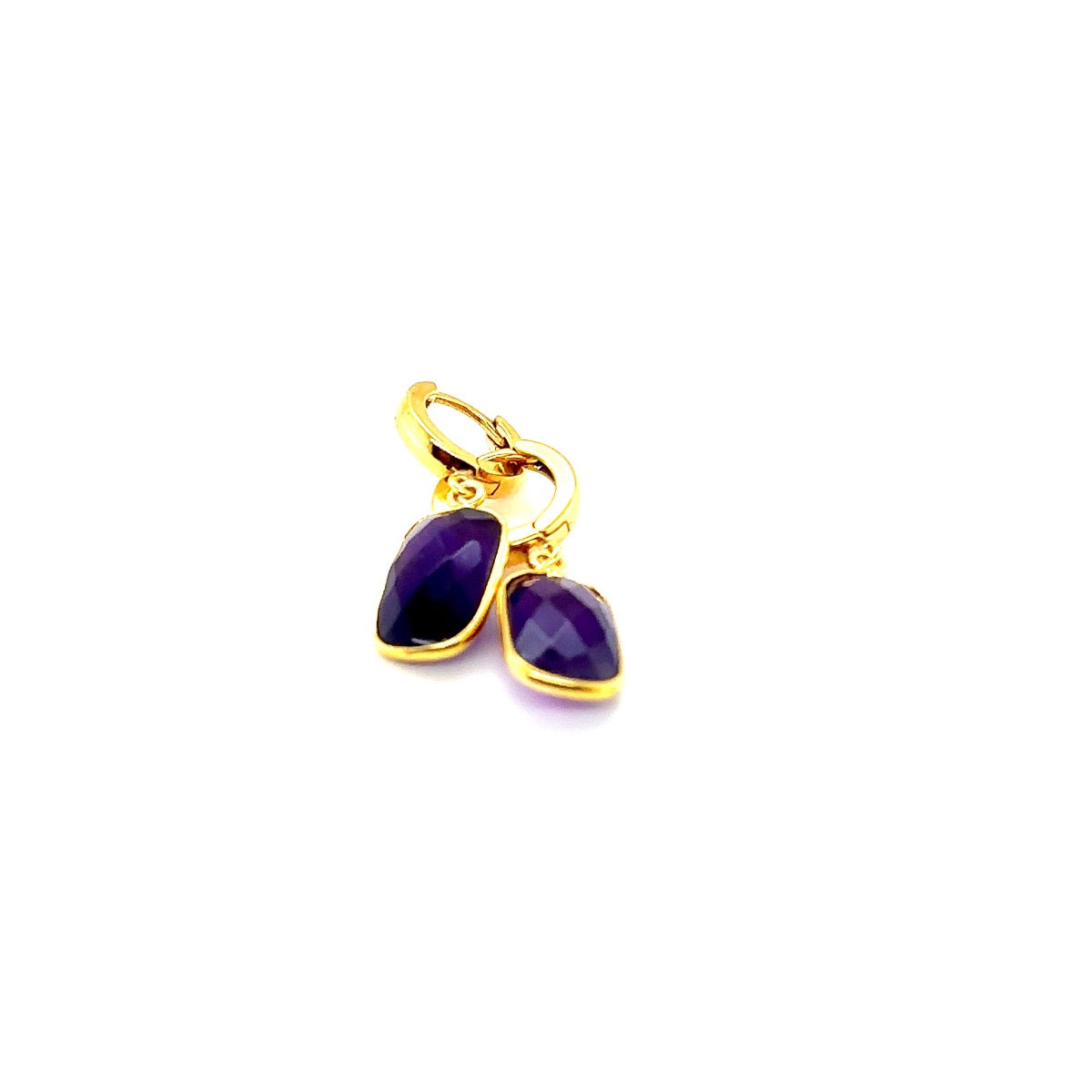 Zmysłowe kolczyki ametystowe od Ewa Mrochen Jewellery® z eleganckim designem i naturalnym kamieniem ametystu.