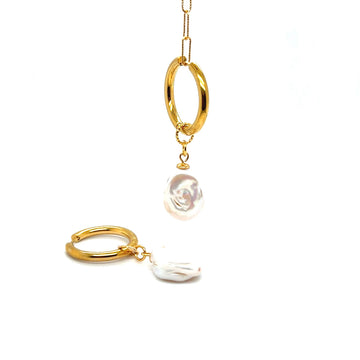 Kolczyki z białą perłą barokową od Ewa Mrochen Jewellery®, eleganckie i delikatne, z ozdobnym klejnotem hrabiny.