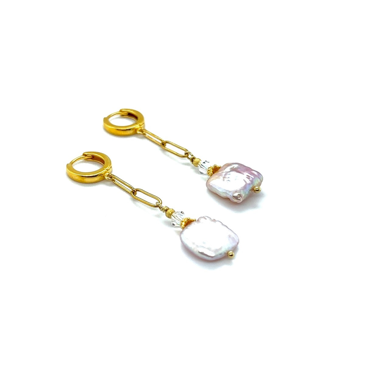 Różowe barokowe perły na kolczykach Ewa Mrochen Jewellery, eleganckie i unikalne ozdoby do uszu