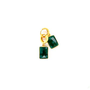 Kolczyki z naturalnym szmaragdem od Ewa Mrochen Jewellery, eleganckie i subtelne, idealne na specjalne okazje.