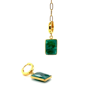 Kolczyki z szmaragdem marki Ewa Mrochen Jewellery, eleganckie kolczyki typu zawieszki z zielonym szmaragdem.