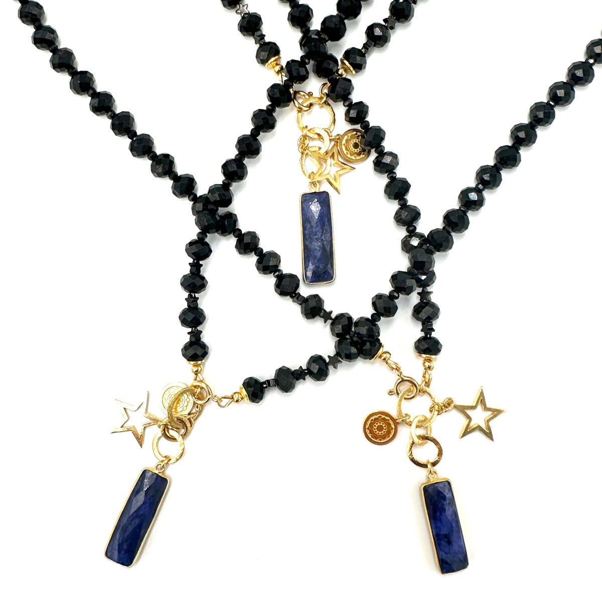 Czarny turmalin i spinel, naszyjnik Ewa Mrochen Jewellery, elegancki i praktyczny dodatek do stylizacji.