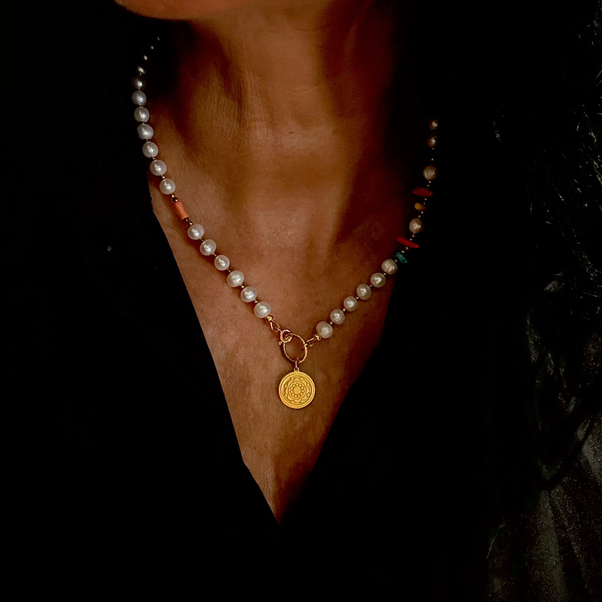 Naszyjnik z białych pereł Jurata od Ewa Mrochen Jewellery, 48 cm, elegancki i delikatny biżuteria z pereł.