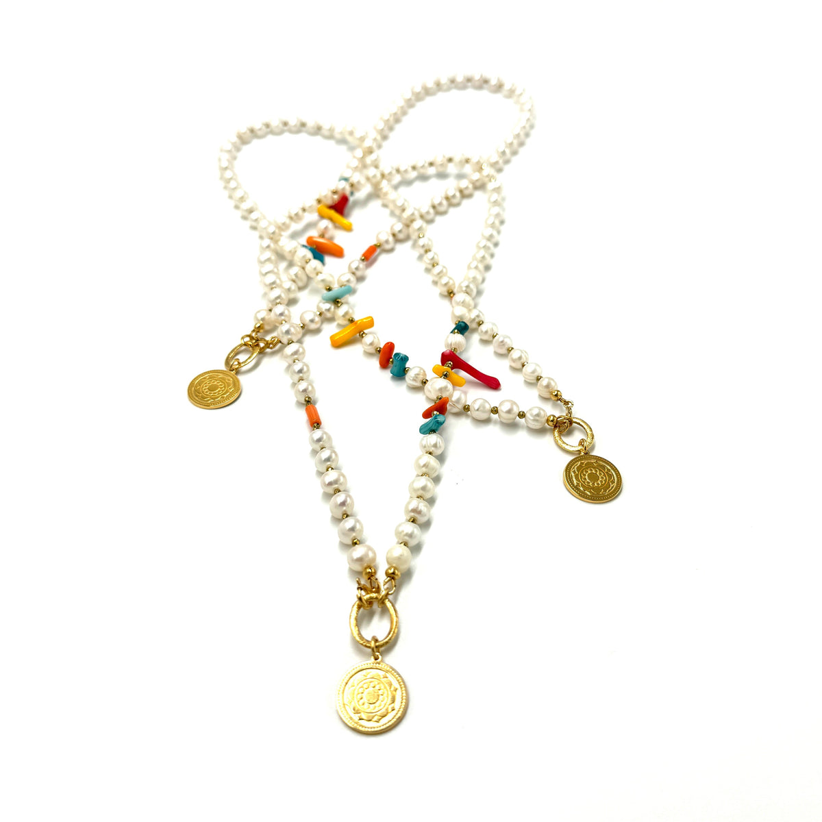 Naszyjnik z białych pereł Jurata od Ewa Mrochen Jewellery na długości 48 cm, elegancki i delikatny, idealny na okazje.