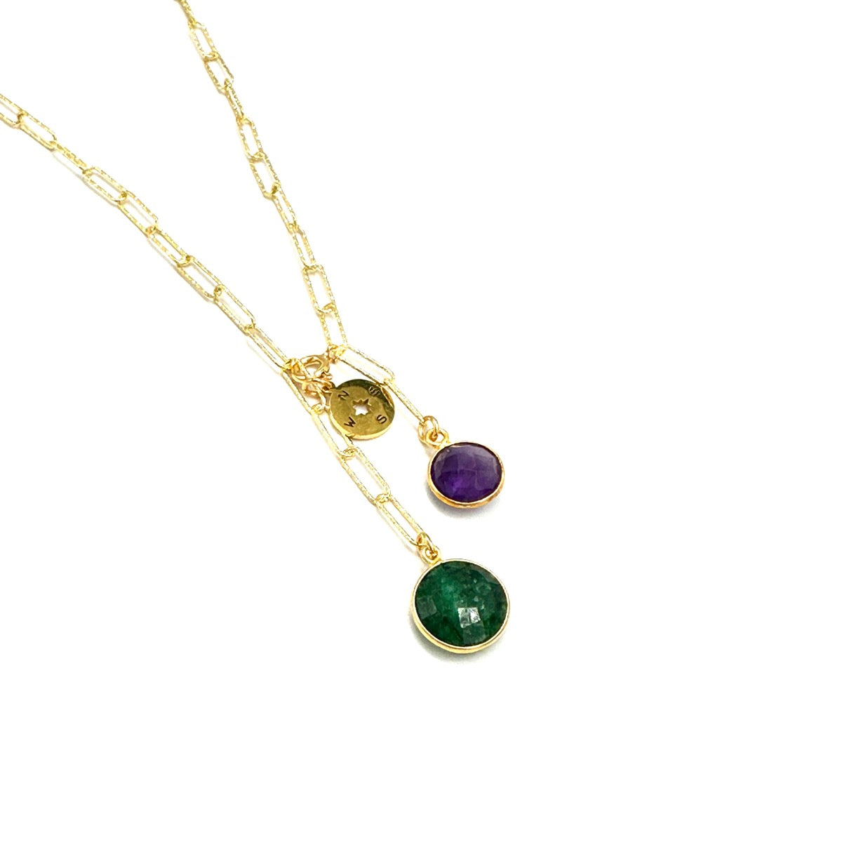 Naszyjnik z szmaragdem i ametystem w kształcie kompasu z sercem, ozdobiony kamieniami od Ewa Mrochen Jewellery.