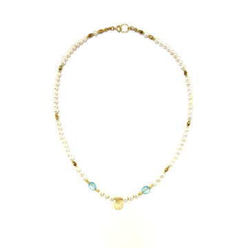 Biały naszyjnik Trio Szlachetności od Ewa Mrochen Jewellery, limitowana edycja, z delikatnymi zawieszkami.