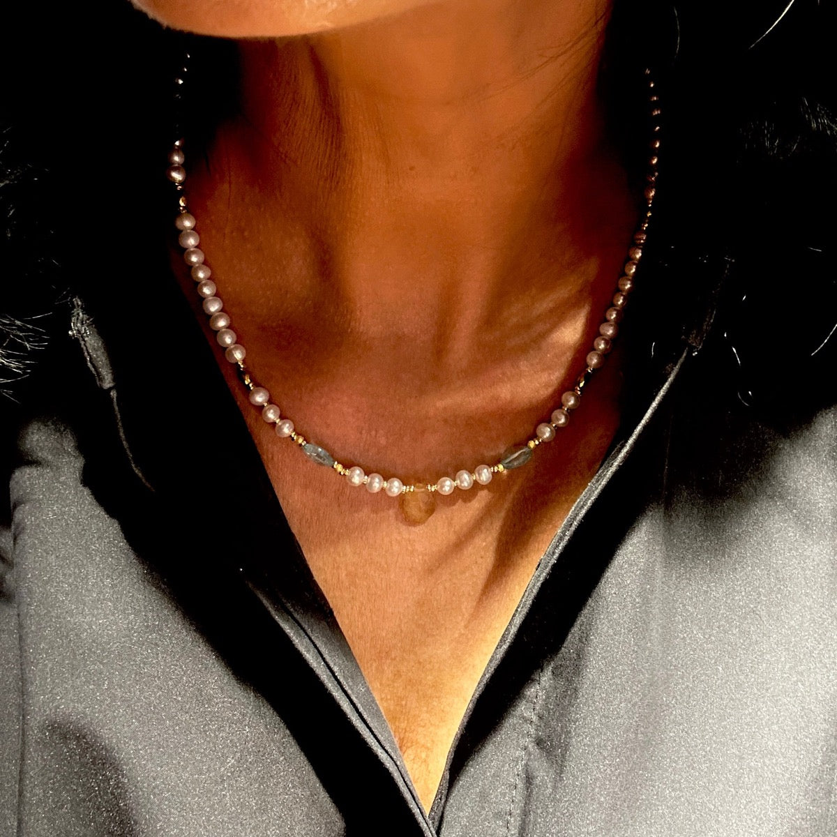 Biały perłowy naszyjnik Ewa Mrochen Jewellery z trzema warstwami, limitowana edycja, długość 50 cm, elegancki i delikatny design