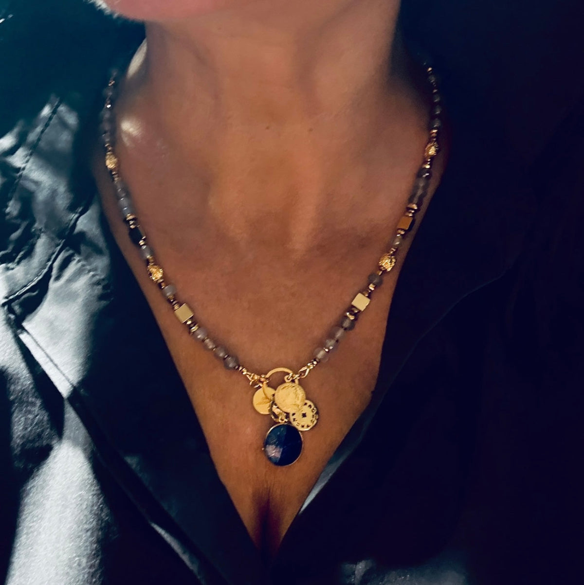 Naszyjnik z agatem od Ewa Mrochen Jewellery®, biżuteria z kamieniem szlachetnym na łańcuszku.