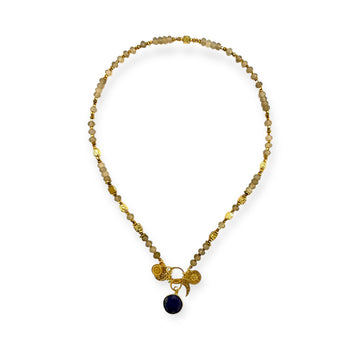 Naszyjnik z agatem Magia Szlachetności od Ewa Mrochen Jewellery® na tle jasnego tła, ukazujący elegancki design i naturalny kamień