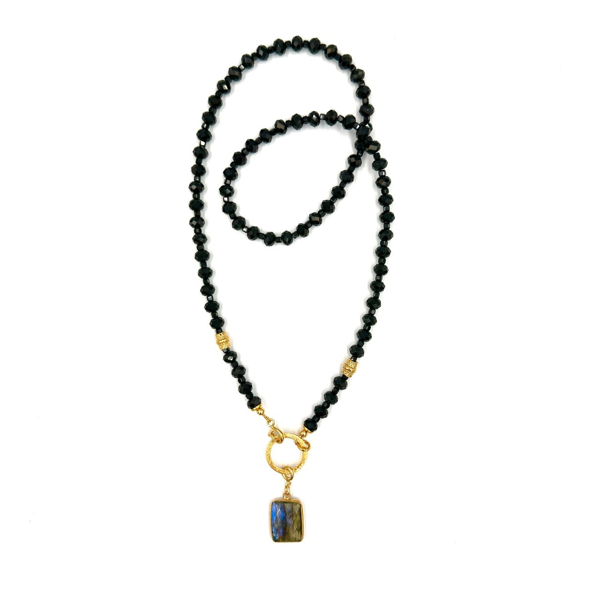 Czarny spinel na naszyjniku Królowa Intuicji od Ewa Mrochen Jewellery, elegancki biżuteryjny dodatek na szyję