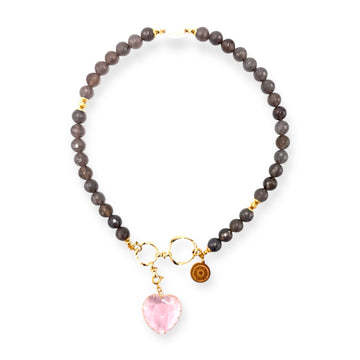 Naszyjnik z agatem i kwarcem różowym Aura Miłości od Ewa Mrochen Jewellery® na tle białego tła.