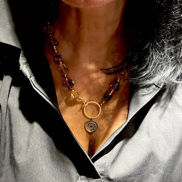 Naszyjnik z ametystem i cytrynem Queen Of Glory od Ewa Mrochen Jewellery, elegancki biżuteria na szyję.
