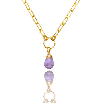 Naszyjnik z ametystem Otulona Spokojem od Ewa Mrochen Jewellery, delikatna biżuteria z ametystem na łańcuszku.