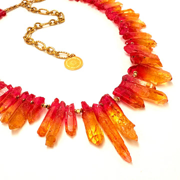 Naszyjnik Aura Rosa Joyful Playful od Ewa Mrochen Jewellery® z delikatnymi zawieszkami i kolorowymi elementami na srebrnym łańcuszku