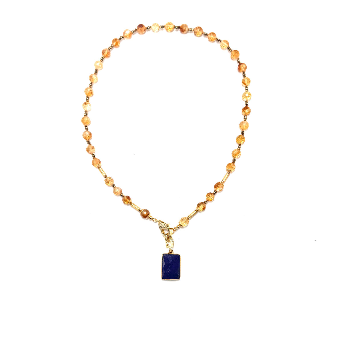 Luksusowy naszyjnik Ewa Mrochen Jewellery z cytrynem, otulony słonecznym blaskiem, biżuteria autorska i elegancka.