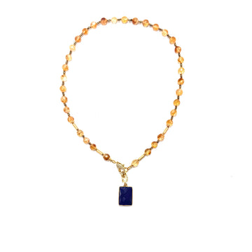 Luksusowy naszyjnik Ewa Mrochen Jewellery z cytrynem, otulony słonecznym blaskiem, biżuteria autorska i elegancka.