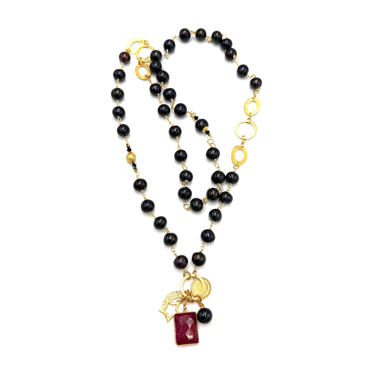 Czarny naszyjnik z perłą od Ewa Mrochen Jewellery, elegancki biżuteria z czarną perłą i luksusowym designem.