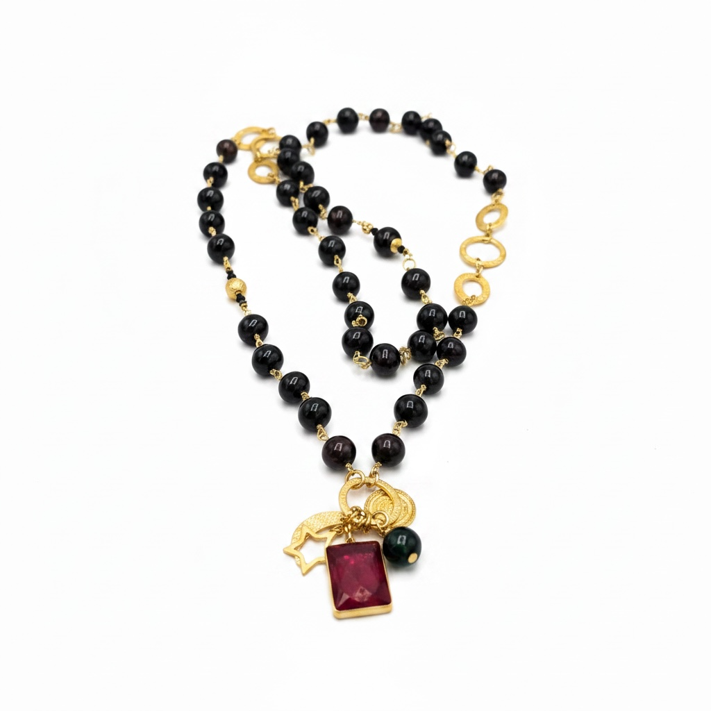 Czarny naszyjnik z perłą Królowa Obfitości od Ewa Mrochen Jewellery, elegancki dodatek z czarną perłą i srebrnymi detalami