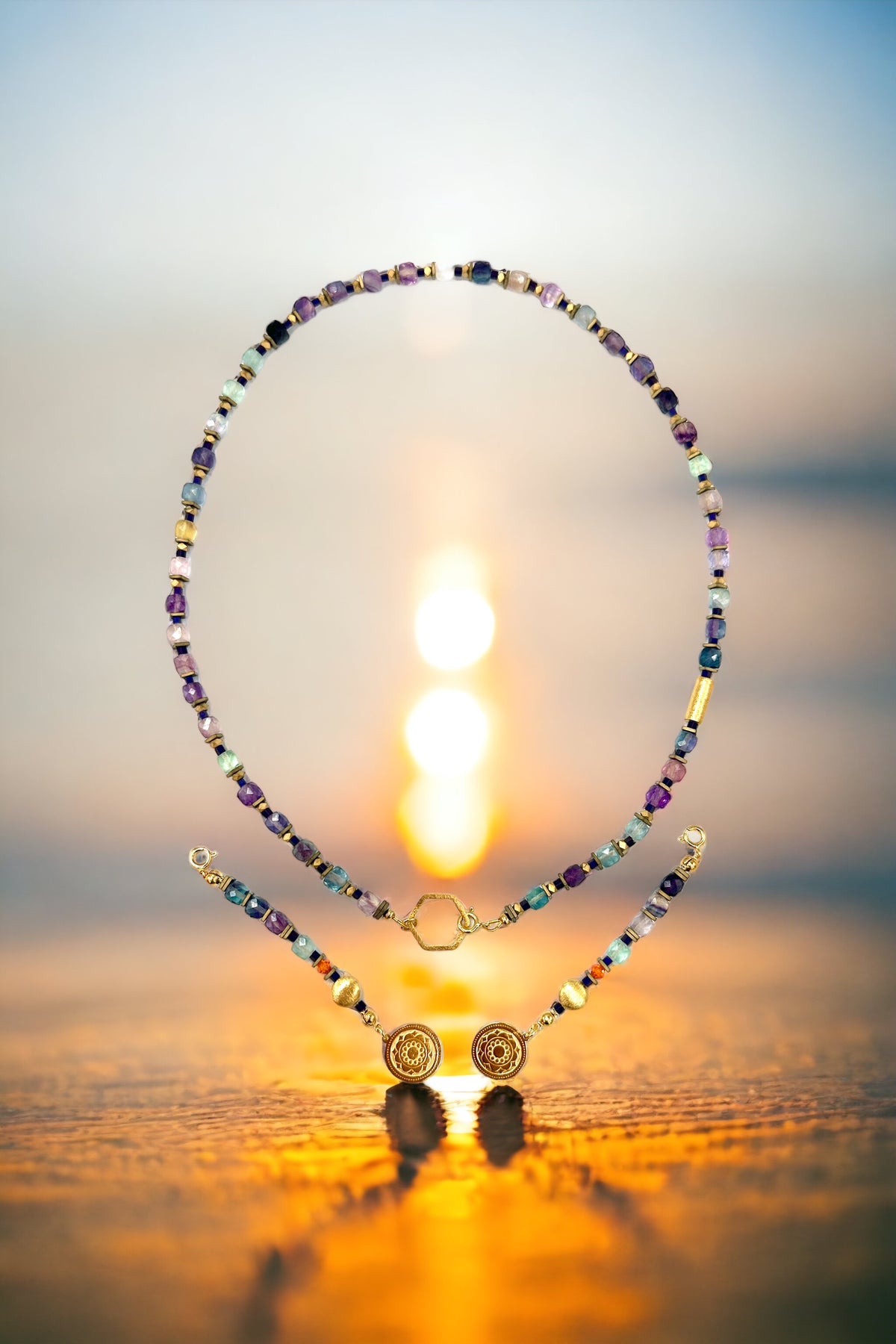 Naszyjnik z fluorytem od Ewa Mrochen Jewellery, kamień leczniczy, delikatny design, naturalny kryształ w modnym naszyjniku.