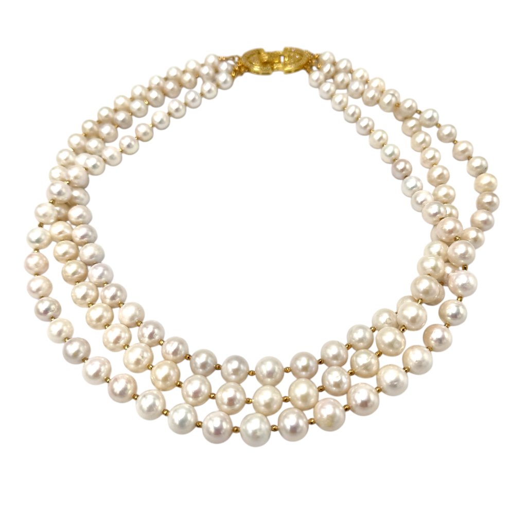 Naszyjnik z pereł i złotych elementów marki Ewa Mrochen Jewellery, elegancki dodatek do stroju.