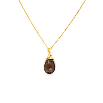 Naszyjnik z kwarcu dymnego marki Ewa Mrochen Jewellery na zdjęciu, elegancki i naturalny kamień w delikatnym stylu.