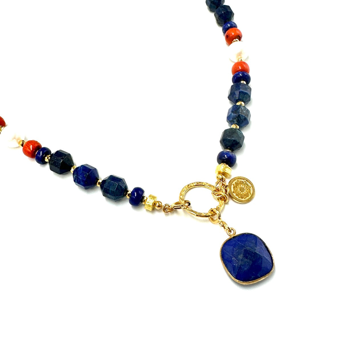 Naszyjnik z lapis lazuli od Ewa Mrochen Jewellery®, naturalny klejnot uzdrowienia, ozdobny element na szyję.