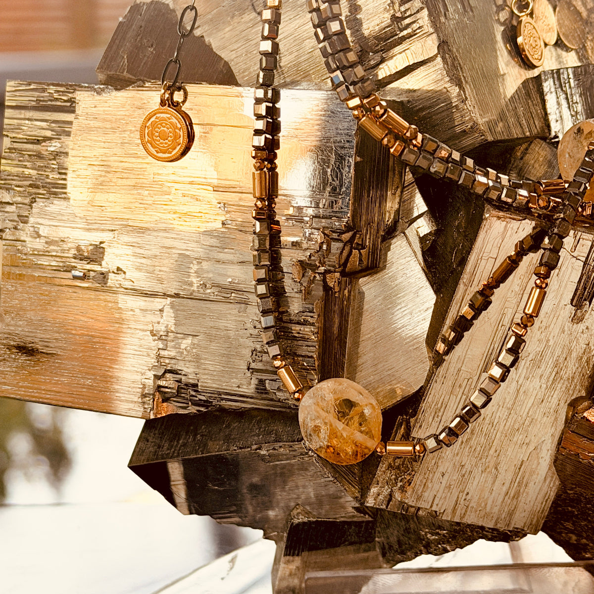 Naszyjnik Magiczny Piryt Energetyczny Cytryn od Ewa Mrochen Jewellery® z blaskiem bogactwa i energią kwarcu cytrynu.