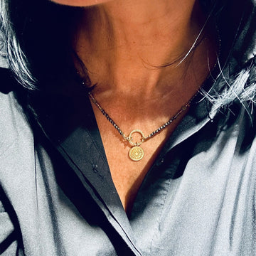Naszyjnik z pirytu, cytrynem i oliwinem od Ewa Mrochen Jewellery, elegancki biżuteria z kamieniami naturalnymi.