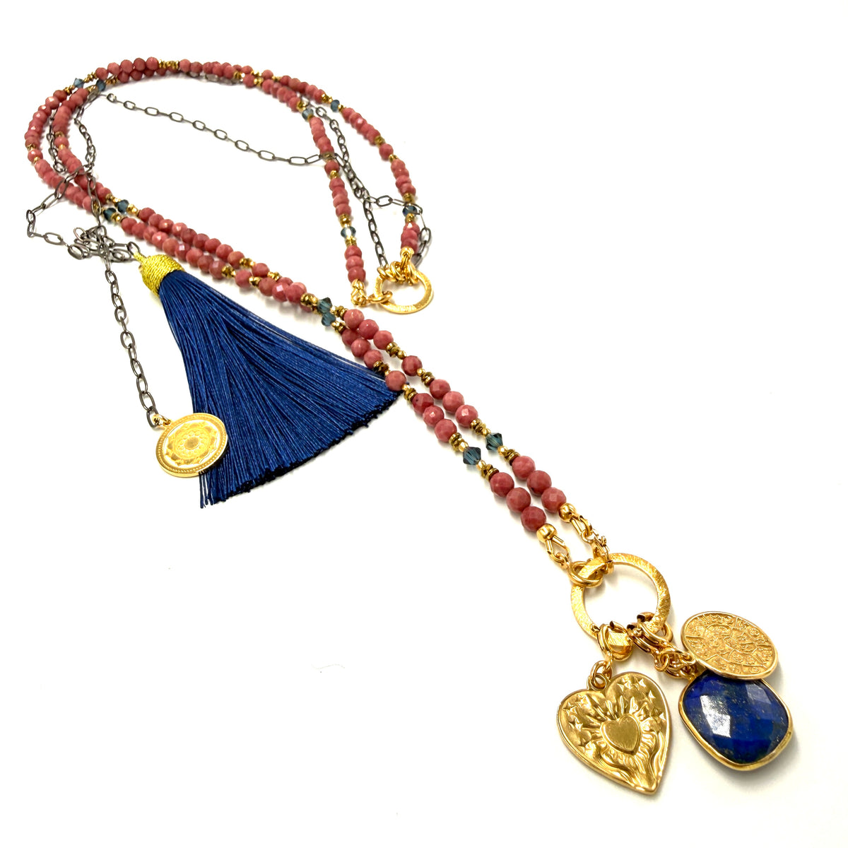 Ewa Mrochen Jewellery, naszyjnik z rodonitu Magia Miłości na delikatnym łańcuszku, naturalny kamień i elegancki design