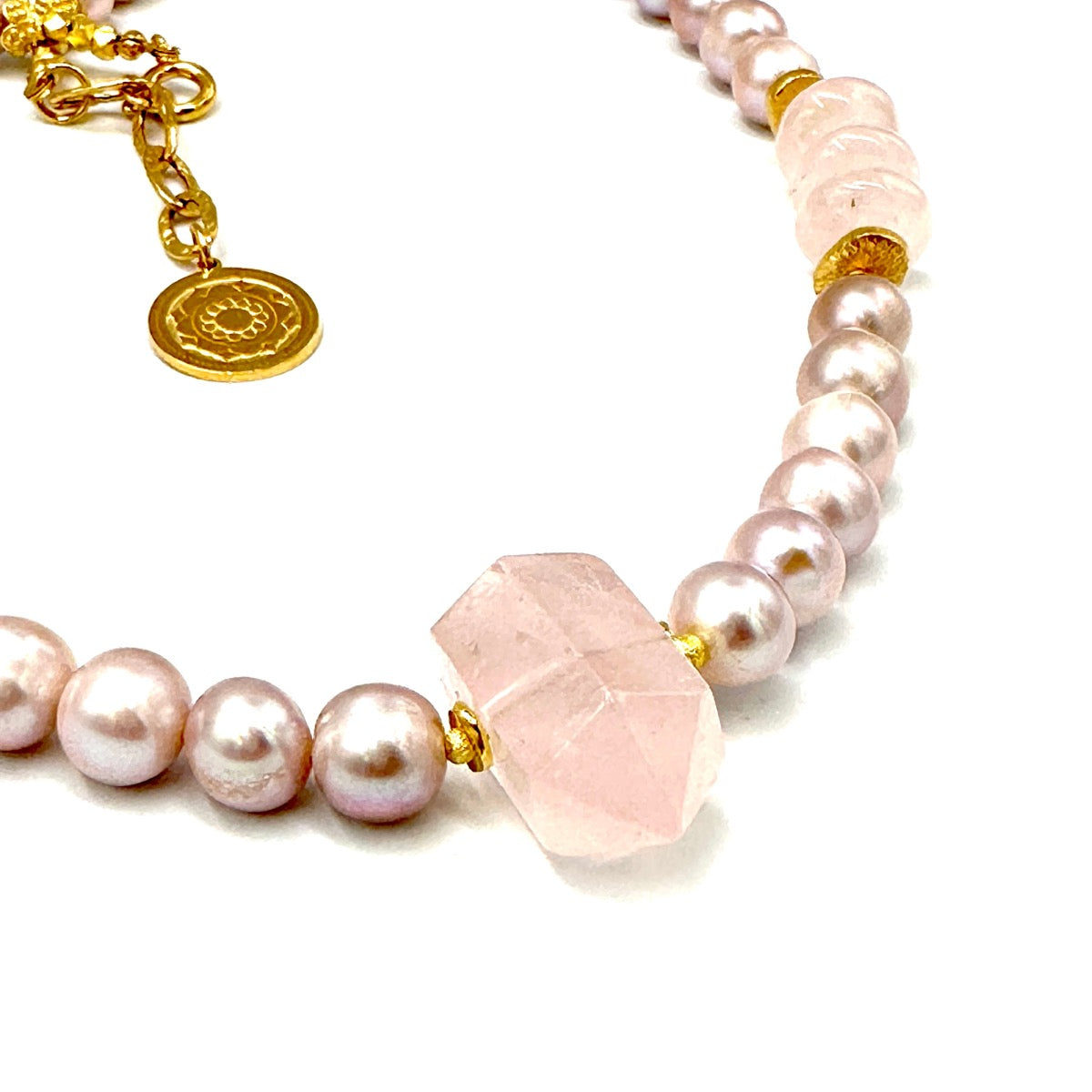 Różowy naszyjnik Queen of LOVE z perłą i kwarcem różowym, Ewa Mrochen Jewellery, elegancki naszyjnik z biżuterii damskiej