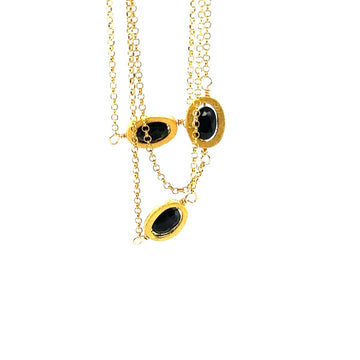 Srebrny naszyjnik z szafirem z kolekcji BLISS od Ewa Mrochen Jewellery, elegancki i delikatny biżuteria dla kobiet
