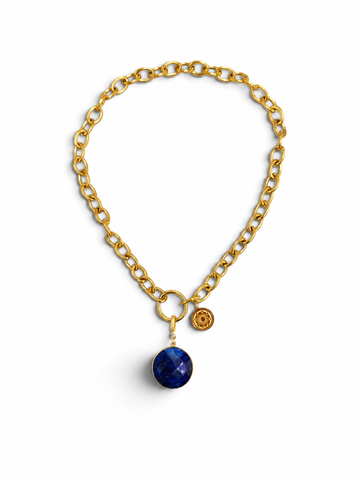 Naszyjnik Ewa Mrochen Jewellery z naturalnym szafirem, elegancki i delikatny, podkreślający styl i blask kamienia.