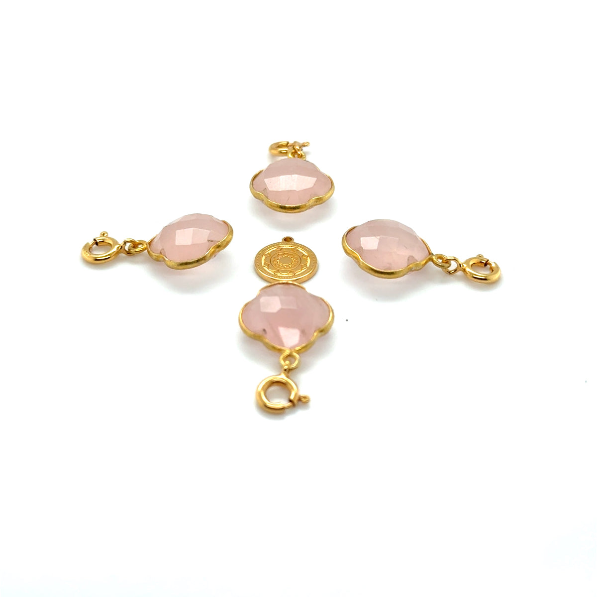 Zawieszka z kwarcu różowego Bloom of Love od Ewa Mrochen Jewellery® na łańcuszku, elegancki klejnot miłości, ręcznie wykonana.