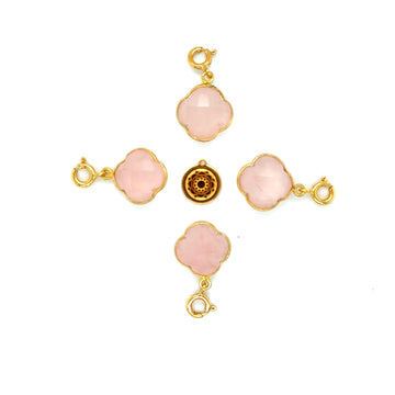 Zawieszka z różowego kwarcu Bloom of Love od Ewa Mrochen Jewellery® na srebrnym łańcuszku, elegancka biżuteria miłosna.